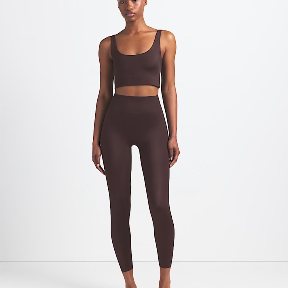 NikeSKIMS Shine

BONDED WAIST 26" LEGGING